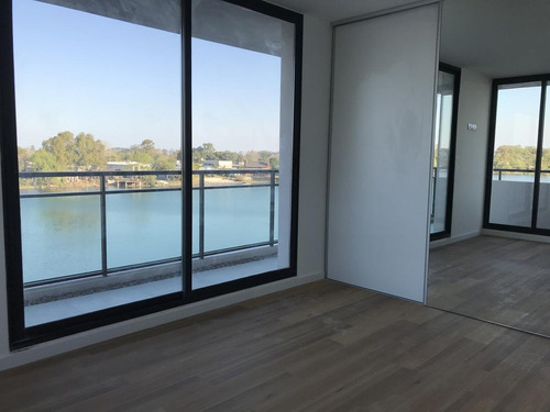 Apartamento 2 Dormitorios, 1 Baño, Vista Al Lago, Terraza, Piso Medio