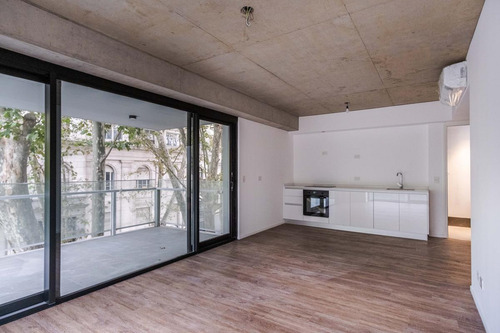 Tres Ambientes En Venta En El Piso 6 Con Cochera. Quartier Del Bajo. Torre 2