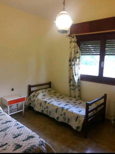 Casa De 2 Dormitorios Con Parque Y Parrillero