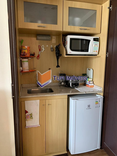Imagem 8 de 10 de More Em Um Flat No Miolo Do Itaim Bibi - 4259