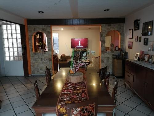 Imagen 4 de 25 de En Venta Casa En Zona Escolar Gusta A. Madero