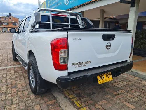 Nissan NP300 Frontier 2.5cc MT AA 4X2