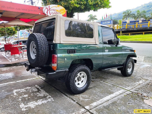 Imagen 5 de 13 de Toyota Land Cruiser 4.5 Fzj