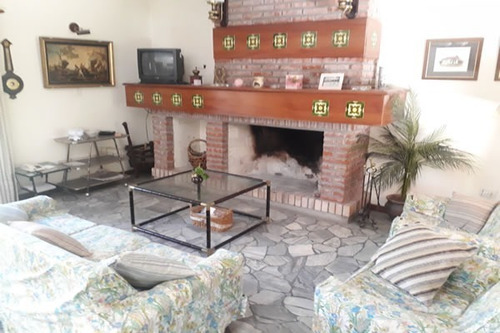 Imagen 6 de 30 de Importante Chalet En Dos Niveles Ubicado En Zona Norte Muy Luminoso