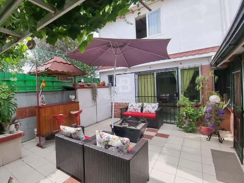 Remodelada, En Condominio Cerrado