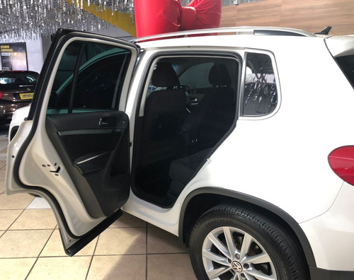Imagem 13 de 15 de Volkswagen Tiguan 2012 2.0 Gasolina Tsi Com Teto Branco