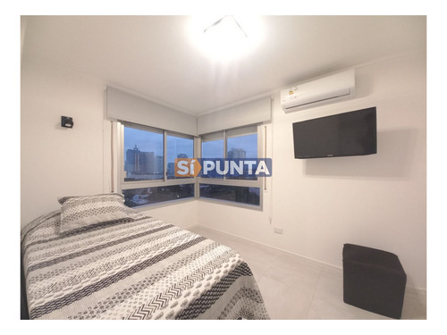 Imagen 17 de 27 de Vende Apartamento De 2 Dormitorios Y Medio En Chiverta, Reciclado Completo. Punta Del Este