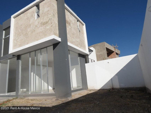 Imagen 5 de 13 de Juriquilla Casa En Venta De 3 Recamaras Con Jardin