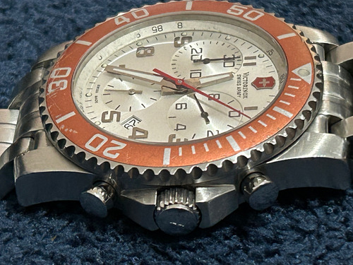 Relógio Victorinox Maverick Cronógrafo Prateado Vermelho Branco (Usado)