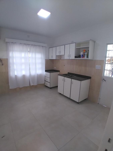 Casa En Venta - 2 Dormitorios 1 Baño - Parque Con Parrilla - 110mts2 - Francisco Alvarez