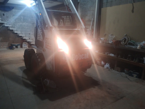 Mini Carregadeira Com 6200 Horas, Trabalhando Normalmente.