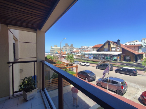 Imagen 3 de 27 de Apartamento En Venta 2 Dormitorios, Frente A Playa El Emir