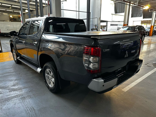 Mitsubishi L200 2.4 Cabina Doble 4x2 Mt