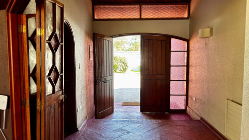 Venta De Espectacular Propiedad En Pirque. Gran Casona, Ubic