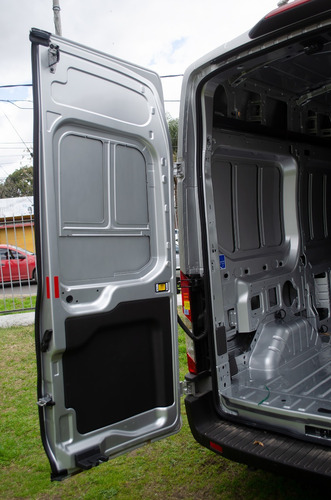 Ford Transit 2.2 Furgon Mediano 350m