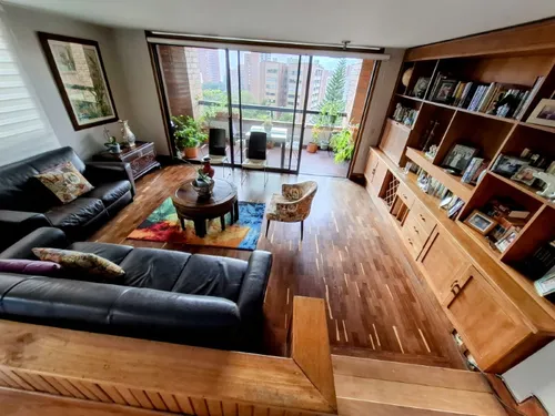 Apartamento En Venta Ubicado En El Poblado Sector Loma De Los Gonzalez (26528).