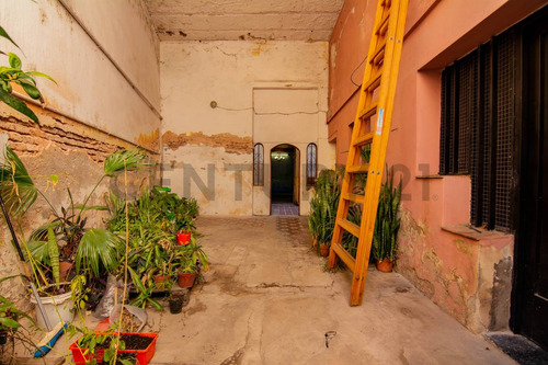 En Venta Casa De Pasillo A Reciclar En Pichincha, Rosario.