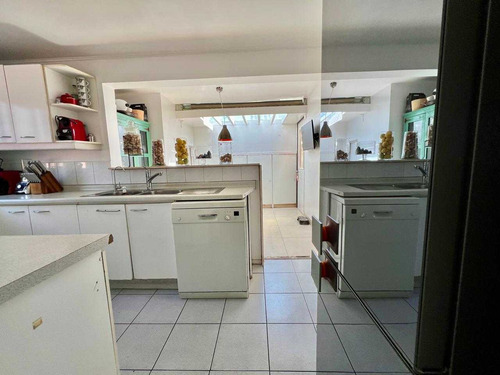 Casa En Condominio De 310 M2 Con Piscina (106395)
