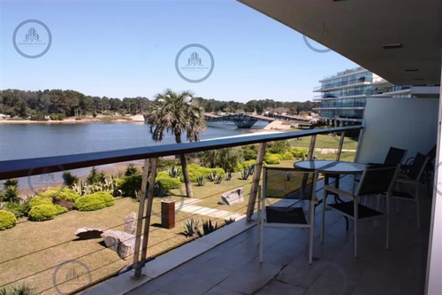 Apartamento En La Barra 3 Dormitorios Con Vista Al Mar Y Terraza, En Venta