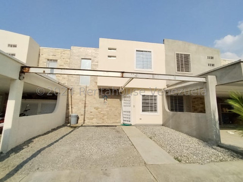 En Venta Hermosa Casa Remodelada Con Acabados De Primera, 24-- 20-- 811-- Bajo Un Concepto Moderno Y Abierto, Maritza, Amplios Espacios Para Disfrutar En Familia, Pasamano En Vidrio Templado. Lucena.