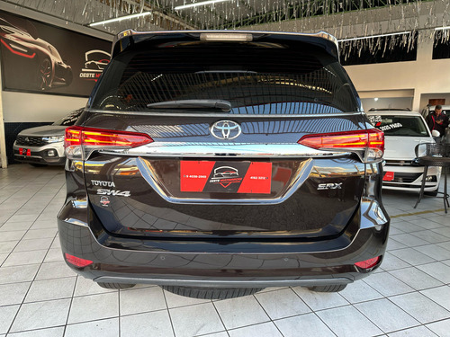 Toyota Hilux SW4 2.8 SRX 4X4 7 LUGARES 16V TURBO INTERCOOLER DIESEL 4P AUTOMÁTICO