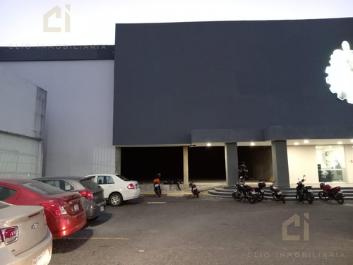 Local En Renta Sobre Ave Principal Con Alta Afluencia Vehicular Y Estacionamiento P