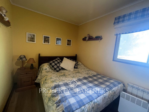 Casa Sólida Estilo Español En Sector Tradicional