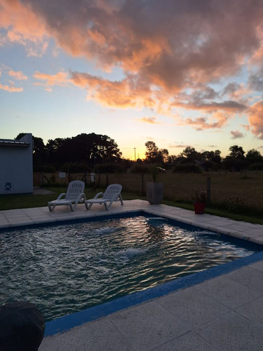 Casa Con Piscina/parque La Caleta Mar Chiquita