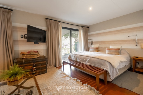 Casa En Venta De 8 Dorm. En Lo Barnechea