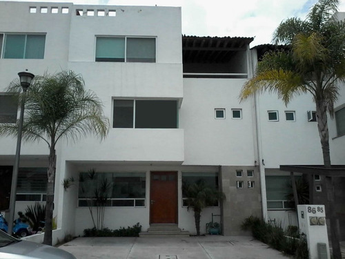 Se Vende Casa En Milenio Iii, Coto Alborada, 3 Niveles, Albe