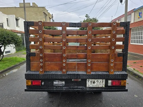 Nissan Frontier Estacas 2.4L 4x2 MT
