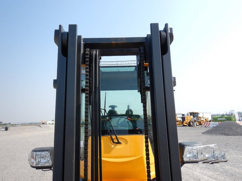 Imagen 5 de 15 de 06) Montacargas Veload H35 7700 Lbs Diesel Seminuevo
