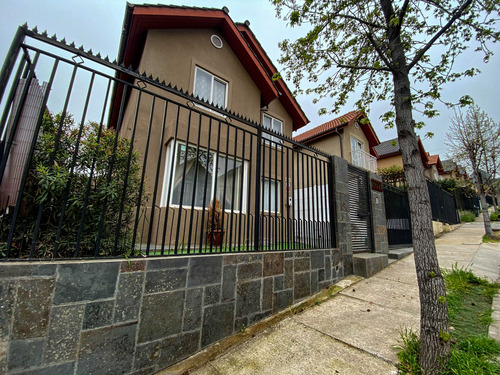 Encantadora Casa Con Piscina (73545)