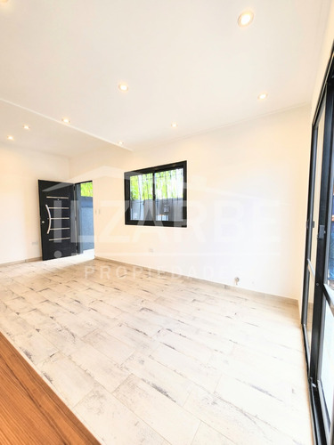 Imperdible Casa A Estrenar Sobre Calle Tucumán