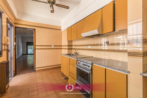 Venta Casa 4 Ambientes Local 246m² Construidos Sobre Terreno De 95m² Usaa 821m² Vendibles