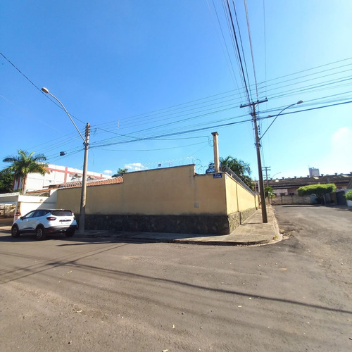 Excelente Casa, Com Grande Área De Lazer