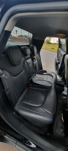 Imagen 14 de 15 de Fiat Toro 1.8 Freedom 4x2 At 25.000km 2019