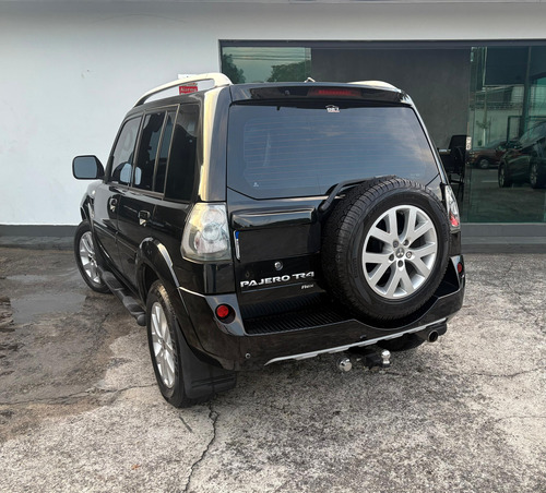 Mitsubishi Pajero TR4 2.0 4x2 Flex Aut. 5p