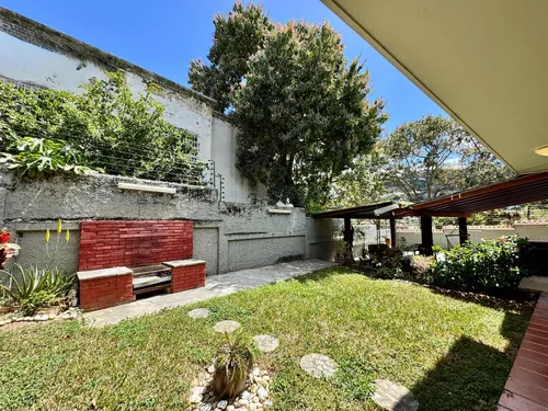 Casa En Prados Del Este (5h/5b/5pe)