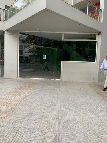 Imagen 2 de 14 de Excelente Local En Inmejorable Ubicacion.