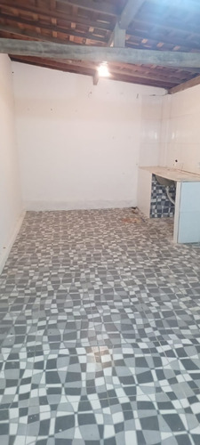 Casa Recém Reformada, Alugo, Vendo E Troco. Aceito Carro, Moto, Terreno E Apartamento Como Parte Do Pagamento.