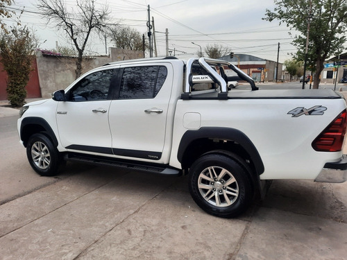 Imagen 8 de 15 de Toyota Hilux 2016 2.8 Cd Srv Pack 177cv 4x2
