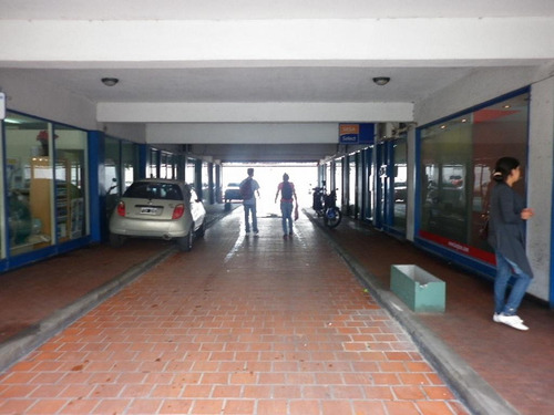Imagen 2 de 14 de Local En Venta/ Alquiler En Galeria- Lomas San Isidro - Marquez Y Rolon