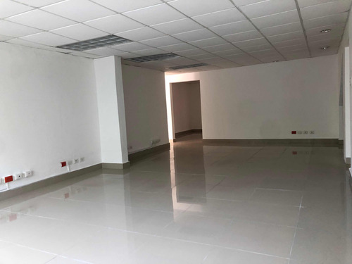 Se Alquila Local Comercial  En Santo Domingo