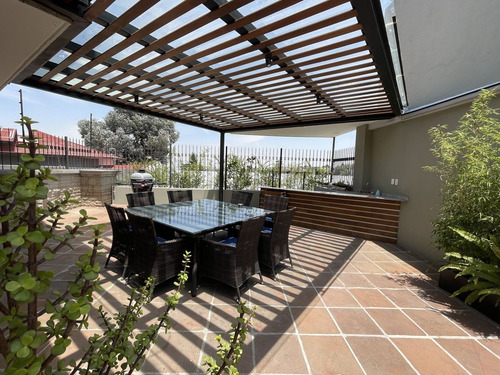 Espectacular Casa Con Excelente Ubicación En La Mejor Zona De La Herradura