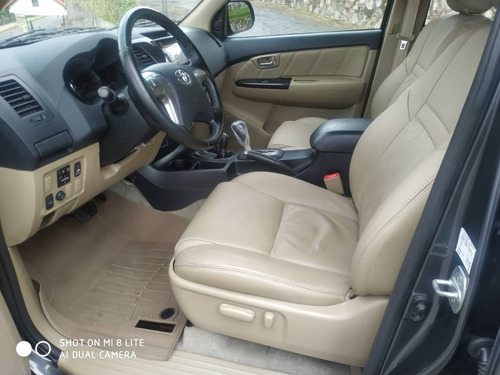 Imagen 4 de 9 de Toyota Fortuner 4x4