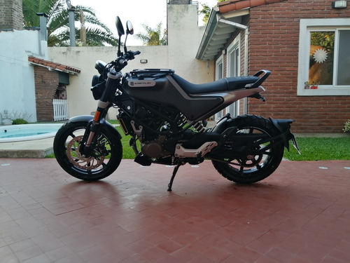 Imagen 3 de 9 de Husqvarna Svartpilen 200