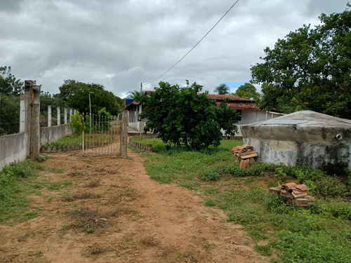 Chácara Com Casa Três Quartos Sala De Estar Cozinha E Dois B