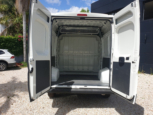 Imagen 10 de 20 de Citroen Jumper 2.2 435 L2h2 Hdi 130 Mt6