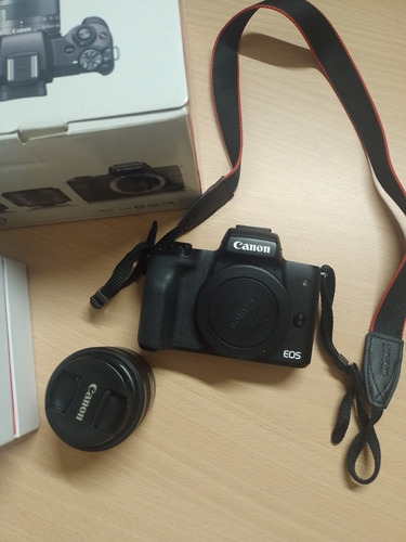 Cámara Canon M50 Mirrorless + Lente 15-45mm
